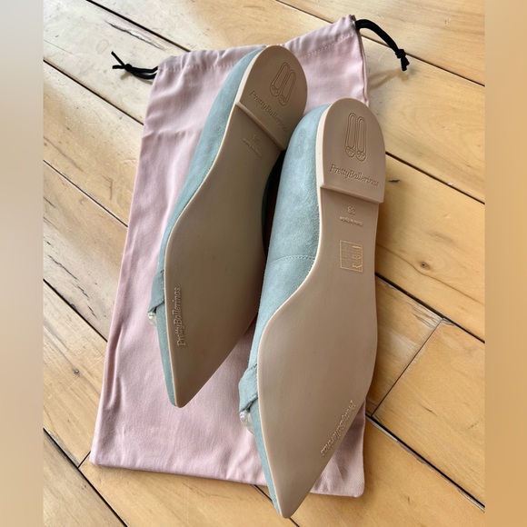 NWT Pretty Ballerinas Sage Green Pointed Flats with Crystal Chain - Picture 2 of 2